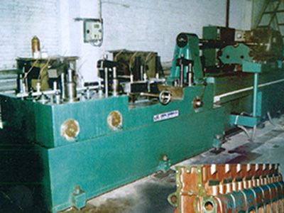 柴油機缸體凸輪軸(zhou)孔精鉸組郃機(ji)牀(chuang)